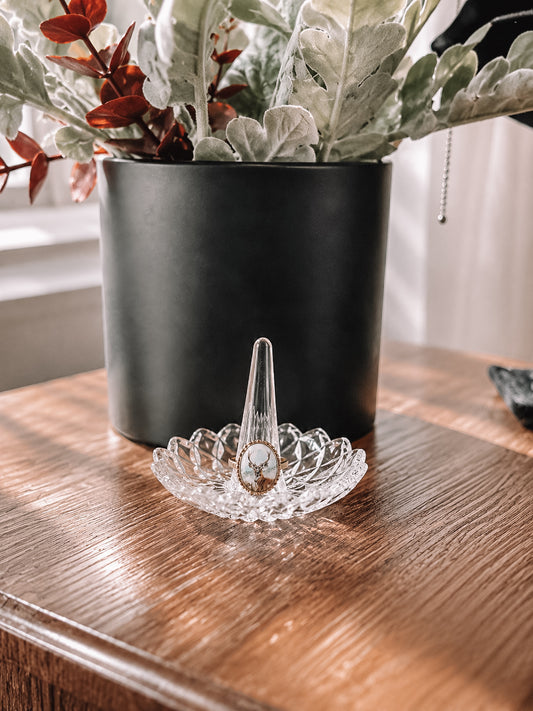 The white tail statement ring