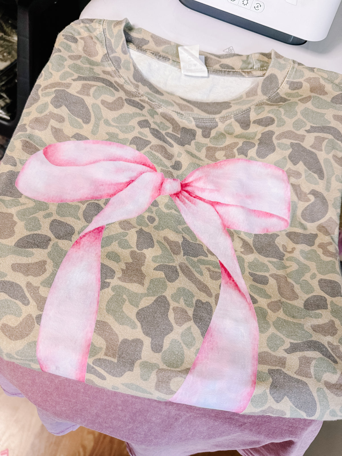 XL - oversized duck camo tee with pink bow